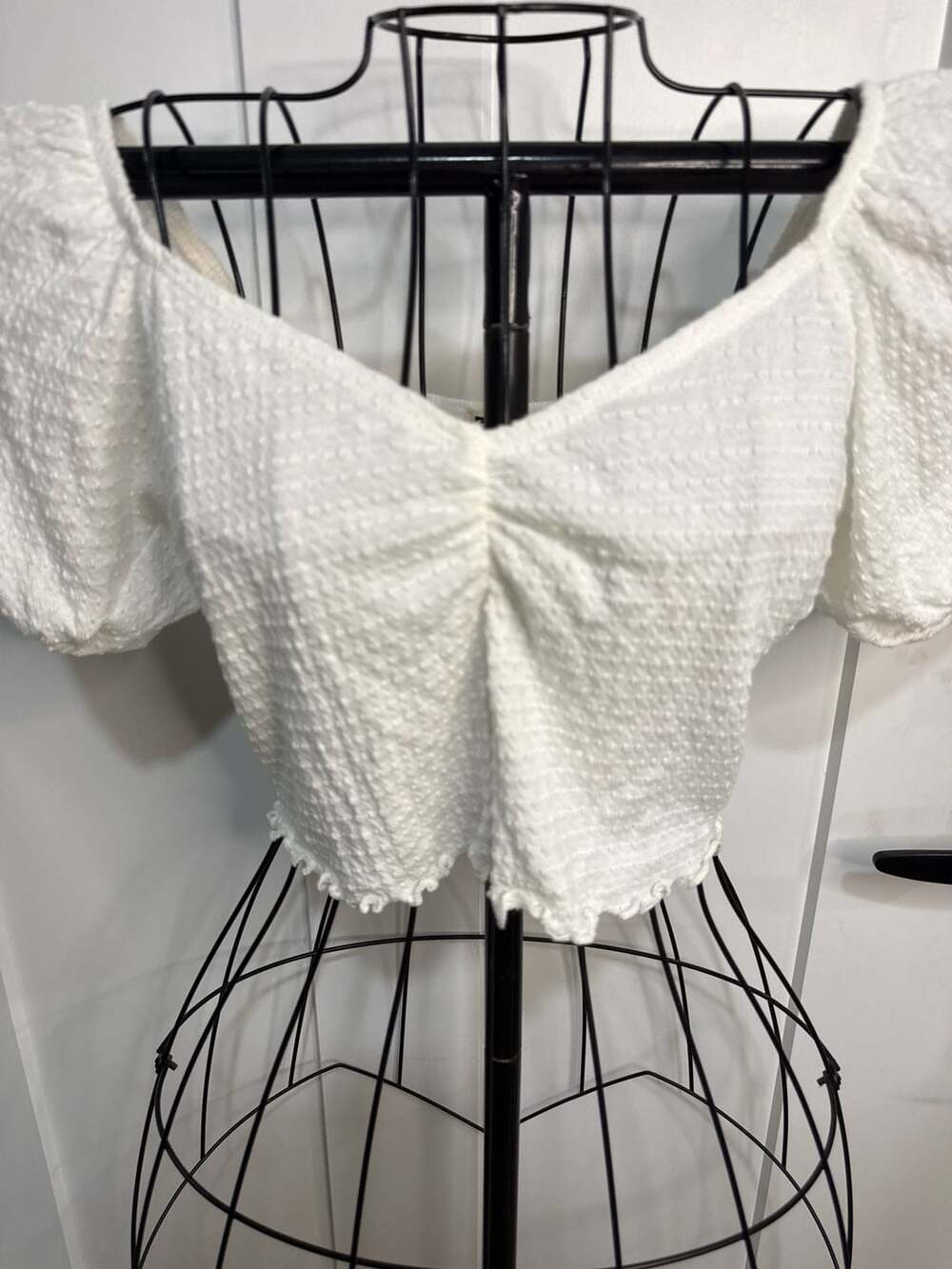 Billabong White Textured Puff Sleeve Ruched Crop Top Size Small - Picture 2 of 7